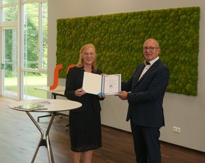FIBAA-Siegel Urkundenübergabe