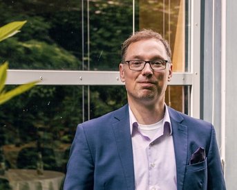 Prof. Dr. Falk Tennert Prof. Dr. Falk Tennert ist Professor für Wirtschaftspsychologie mit Schwerpunkt Medien und Kommunikation an der SRH Fernhochschule.